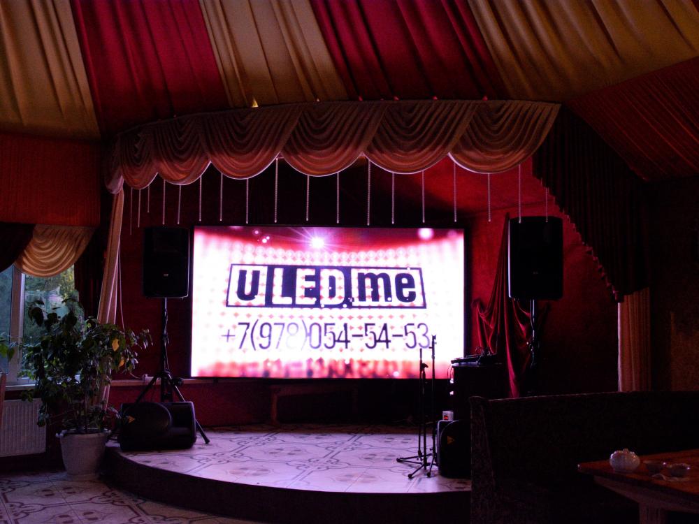 Видеоэкран для помещений размером 2.88х1.44 м. Шаг пикселя Р5 RGB