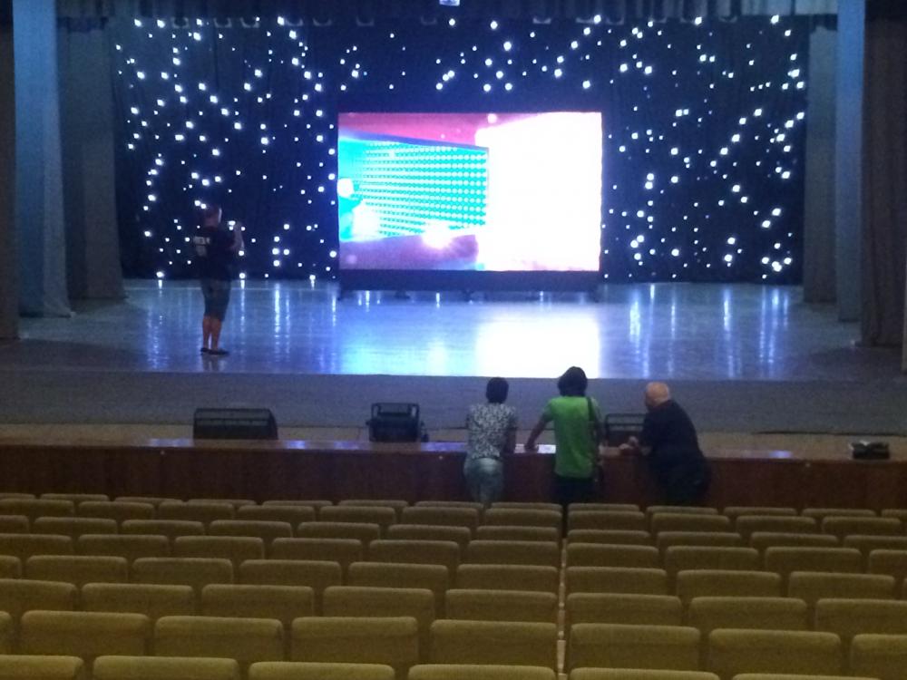 Видеоэкран с шагом P5, размер 3.84х1.92м, RGB. г. Симферополь